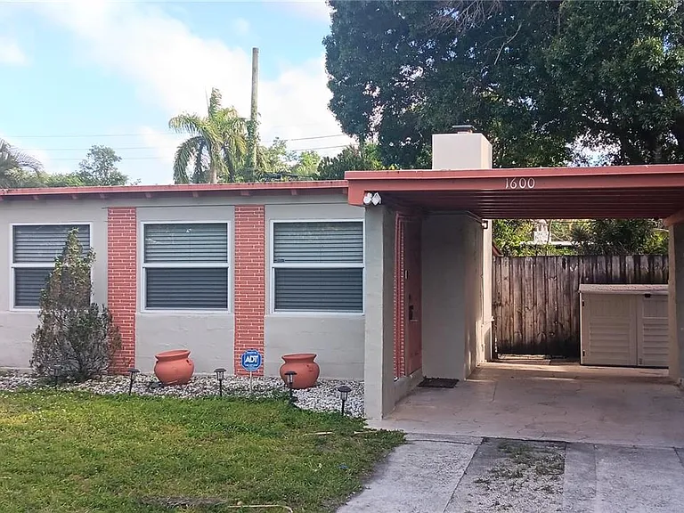 1600 SW 14th St — Photo 1