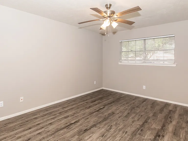 Camelot Apartments — Photo 6