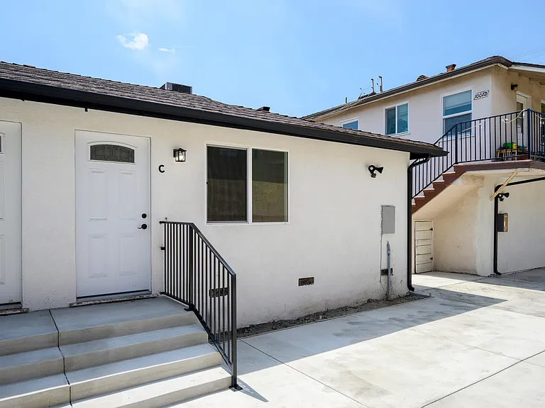 1007 W Angeleno Ave #103 — Photo 2