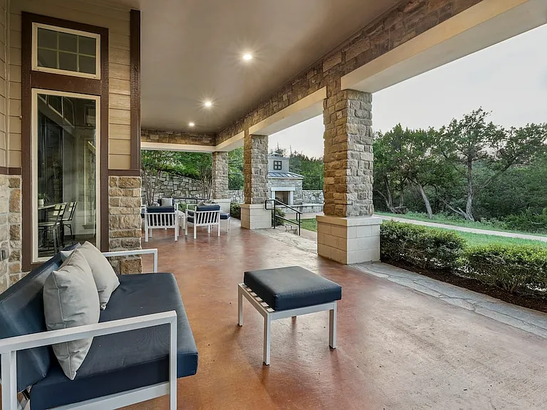 Outdoor lounge