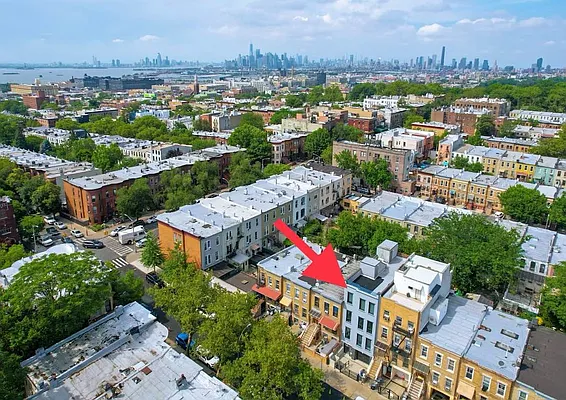 Sold by Remax Edge | media 34