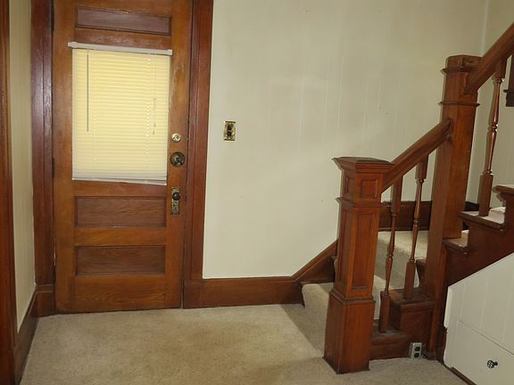 foyer, stairs to 2nd floor