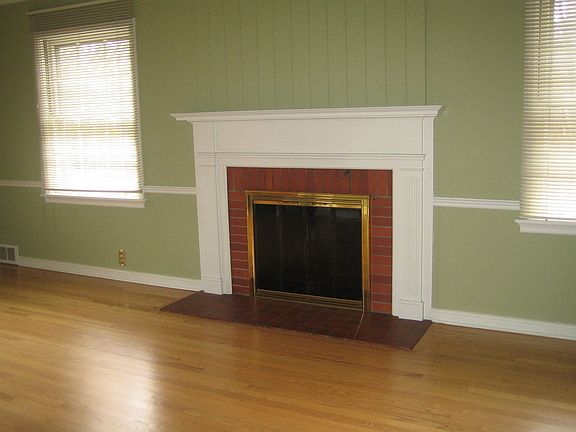 2nd image of 2105 N Swan Blvd