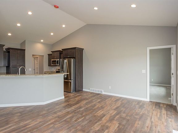5th image of 780 Paca Ct
