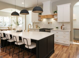 492 Fairview Ave, Cedar Grove, NJ 07009