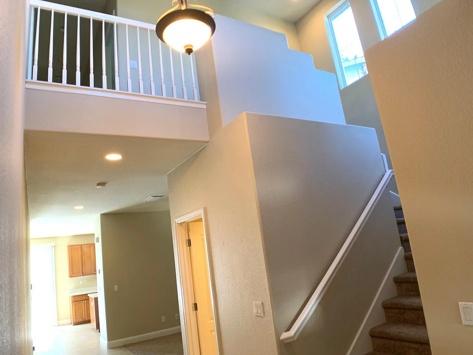 3 bed, 2.5 bath, 1932 sqft, $3,180 — Photo 3