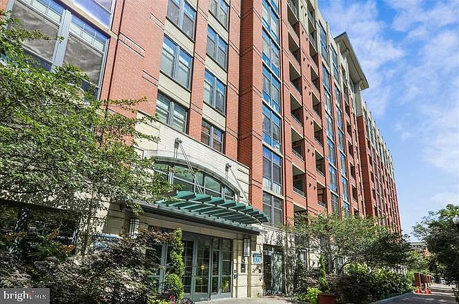 1st image of 1021 N Garfield St APT 804