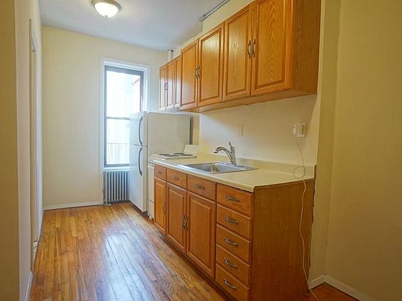 2nd image of 1599 York Ave APT 3n