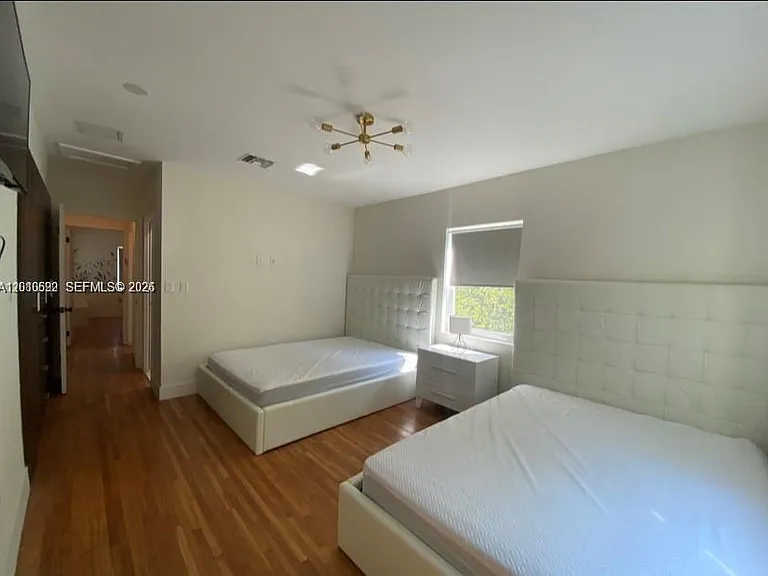 9472 Byron Ave — Photo 14