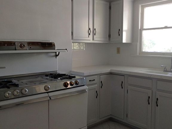 5th image of 6422 Willoughby Ave