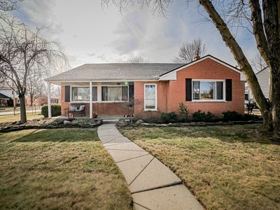 32015 Maine St, Livonia, MI, 48150
