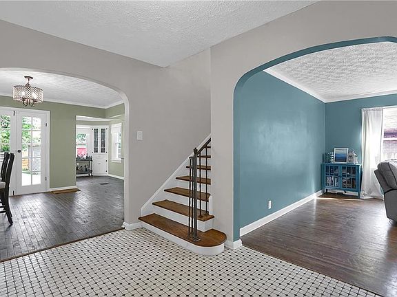 5th image of 3637 N Winthrop Ave