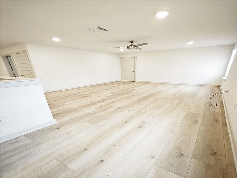 10705 Meris Ln — Photo 9