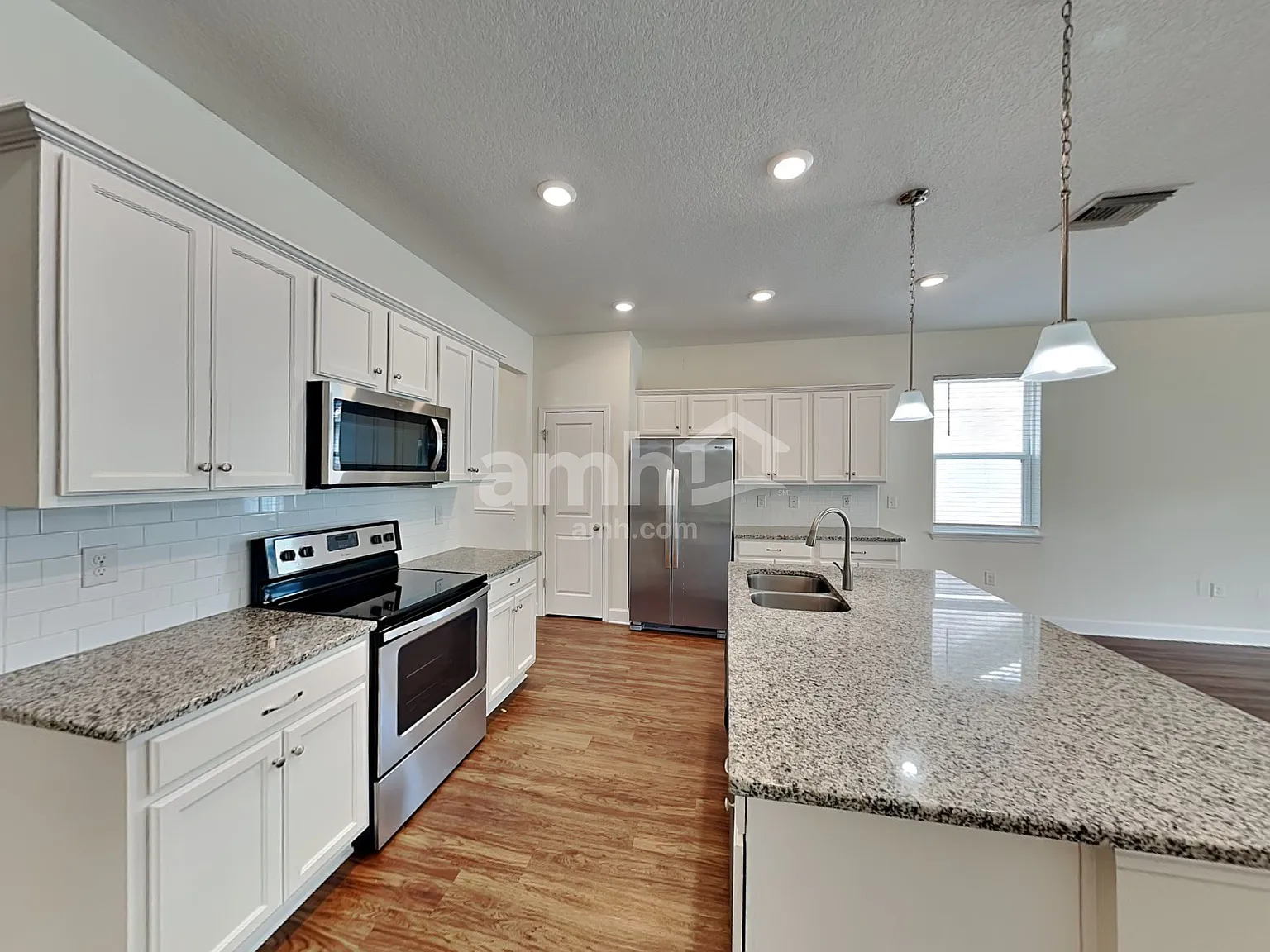 3 bed, 2.0 bath, 1609 sqft, $2,350 — Photo 3