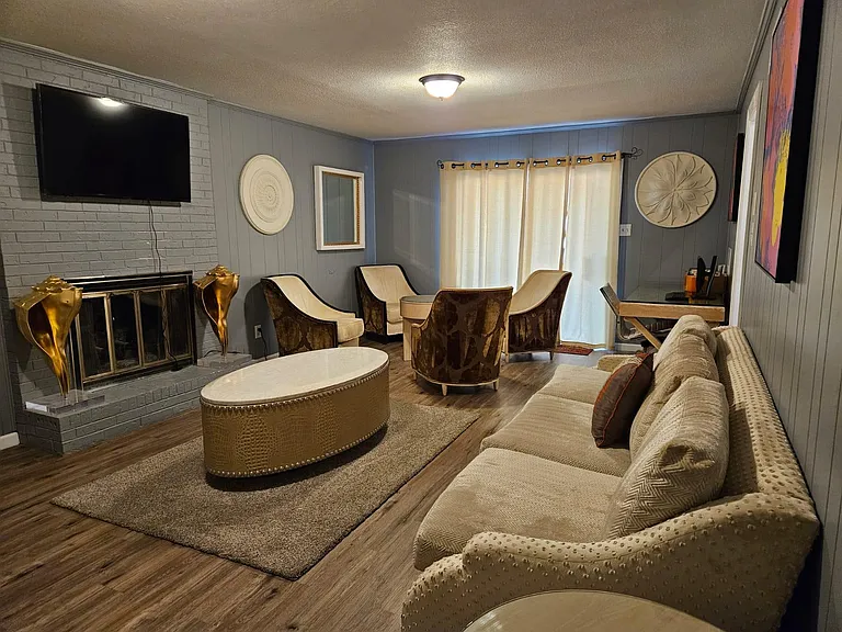 2914 S Mendenhall Rd — Photo 42