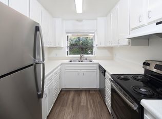 Hillcrest: Beautiful 2 Bedroom Apartment with 2 Parking Spaces!, San Diego, CA 92103