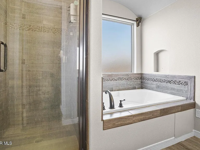 3749 Loma Adriana Dr — Photo 22