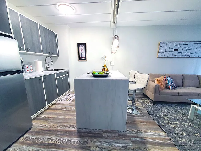 Shorewood Apartments — Photo 6