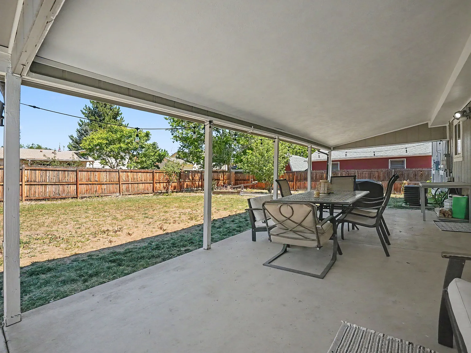 3 bed, 1940 sqft, $3,200 — Photo 2