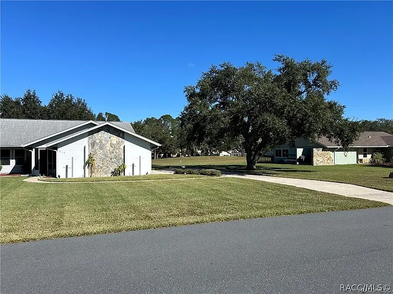 515 E Falconry Ct — Photo 24