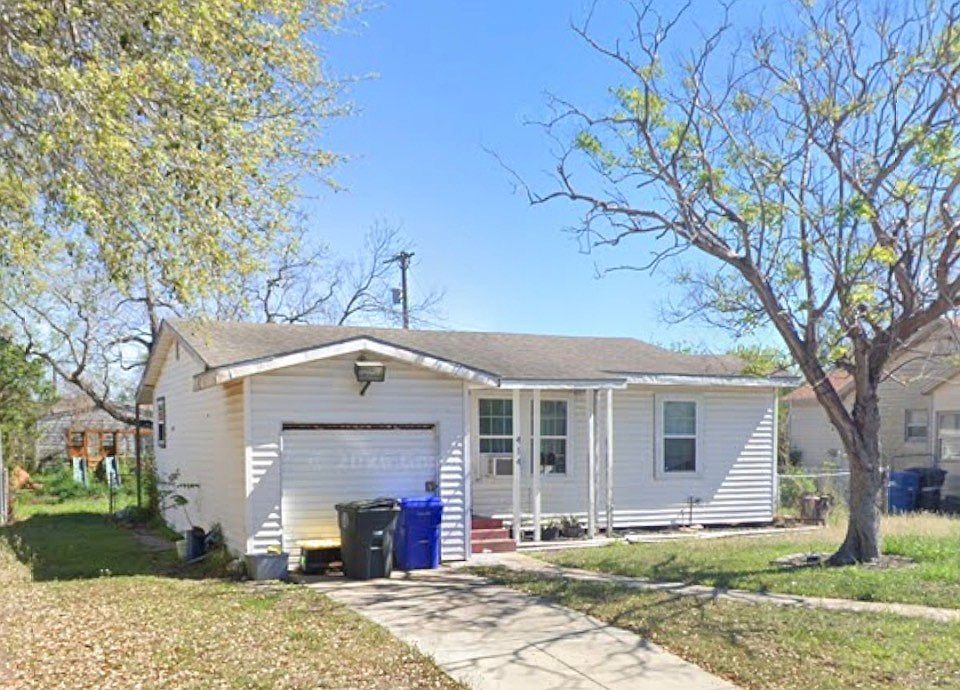 1st image of 414 Macleod Dr