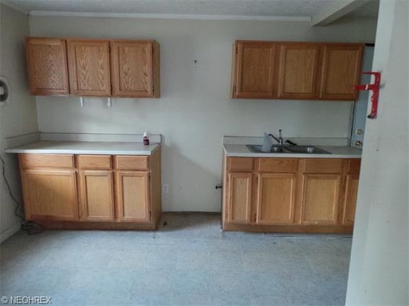 3rd image of 2731 Meadow Dr