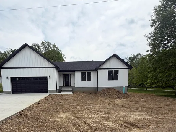 922 Russell Rd, Chandler, IN 47610
