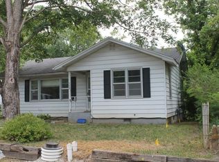 302 N Grand St, Willow Springs, MO 65793