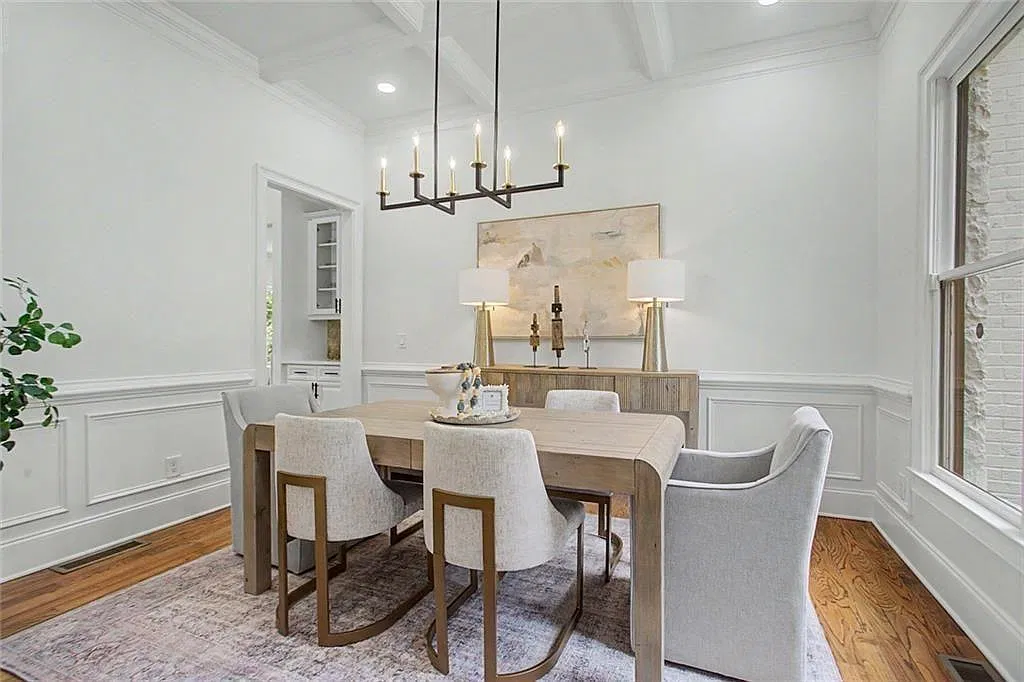 7 bed, 5.0 bath, 5514 sqft, $6,500 — Photo 4