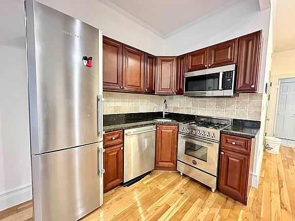 4th image of 159 W 95th St #2Z