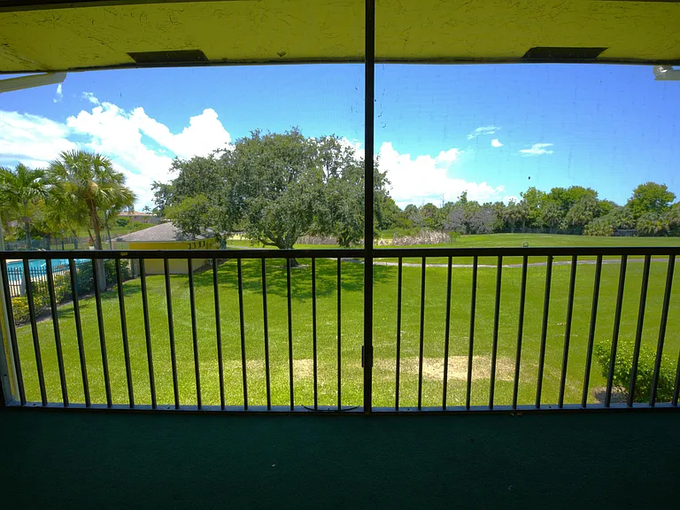 1523 Meadows Cir W — Photo 11