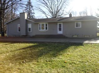 379 Pleasantview Dr, Grand Blanc, MI 48439