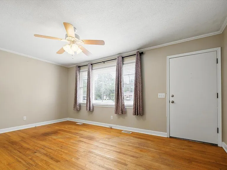 1007 Greenleaf Rd — Photo 2