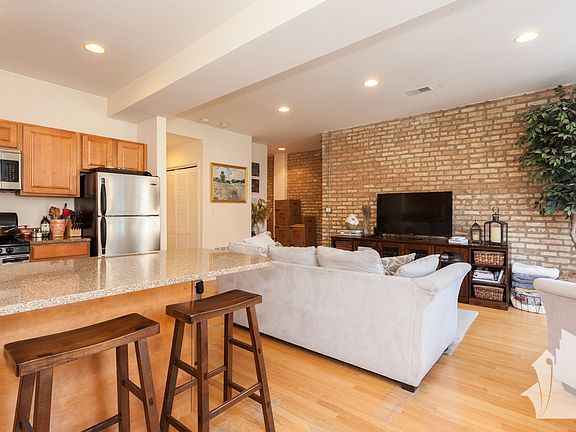 4th image of 3750 N Wilton Ave #4