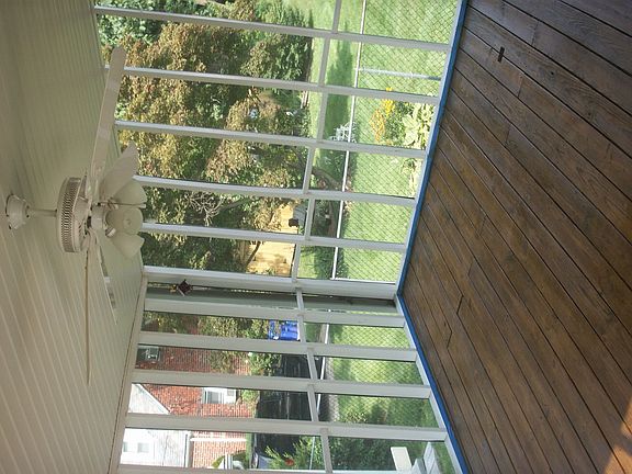SCREENED IN PORCH