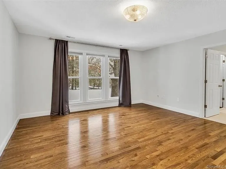 7 Redwood Ln — Photo 9