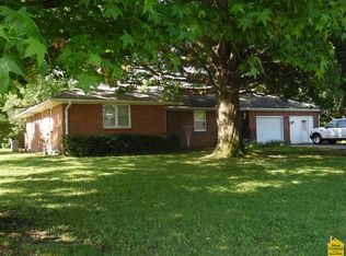 706 McVey Rd, Sedalia, MO 65301