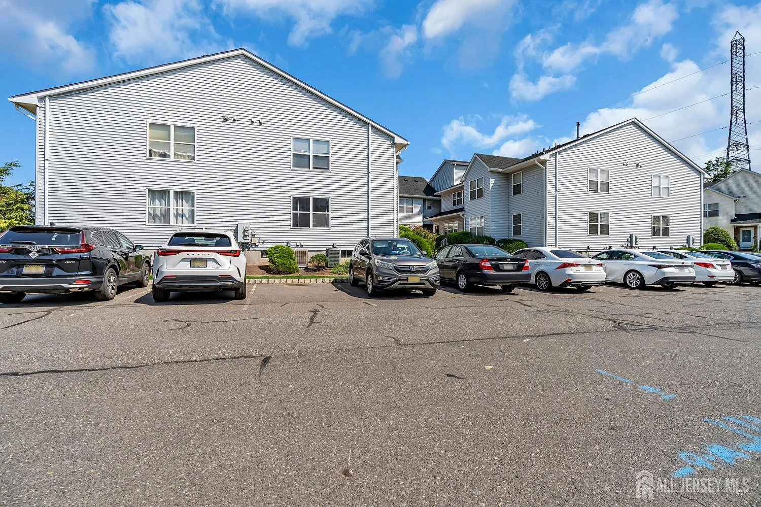 2 bed, 1.5 bath, 1200 sqft, $2,600 — Photo 2