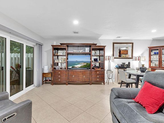 5th image of 1375 SW 48th Terrace