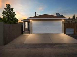 911 11th Ave NW, Rio Rancho, NM 87144