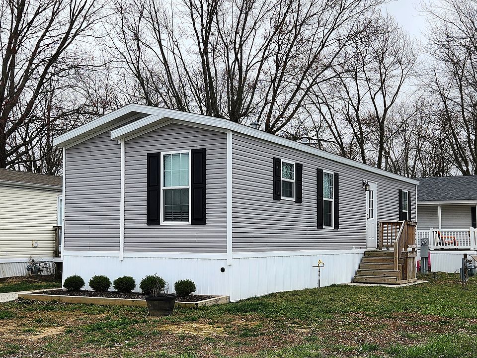1st image of 7 Holly Park Dr