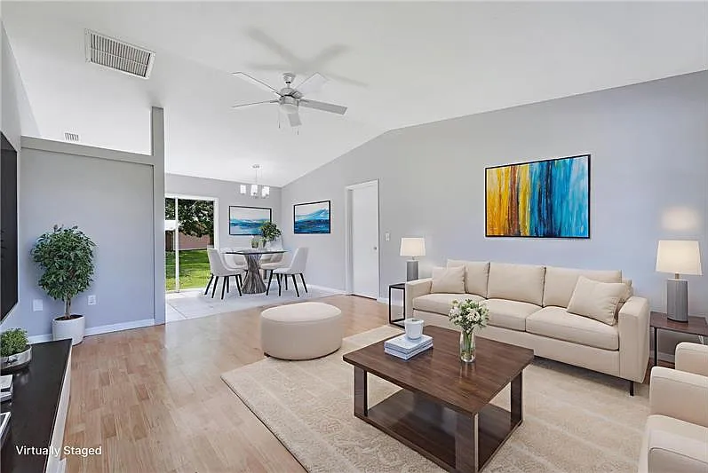 2 bed, 925 sqft, $2,305 — Photo 3