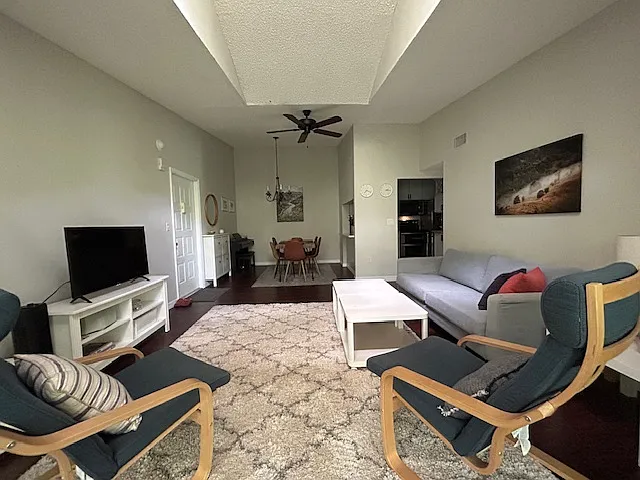 1398 Shady Pine Way #B — Photo 4