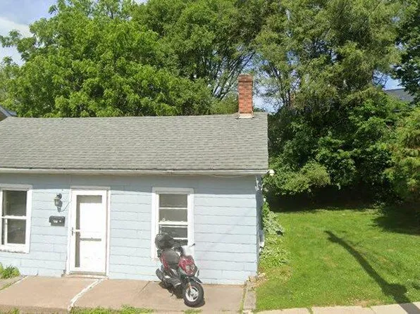 121 S West St, Galena, IL 61036