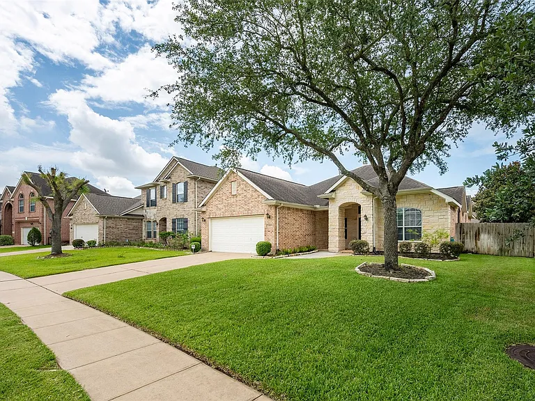 13815 Normandy Ct — Photo 2