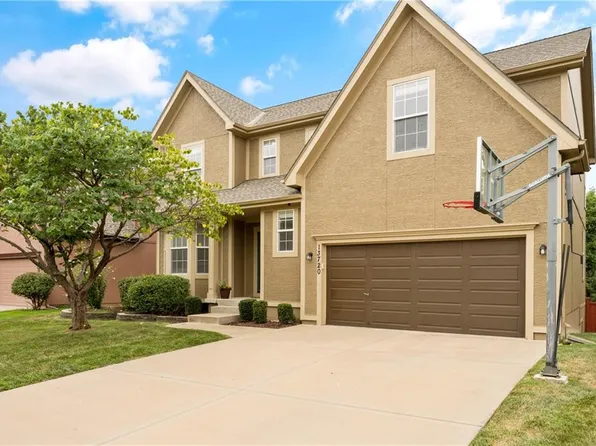 13720 Gillette St, Overland Park, KS 66221