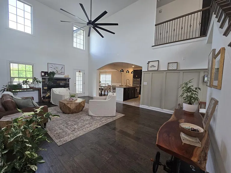 425 Veronica Ct — Photo 5