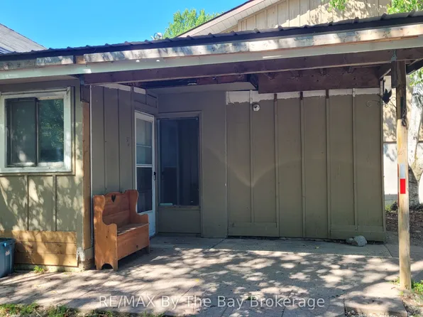 835 Mosley St #3, Wasaga Beach, ON L9Z 2H5