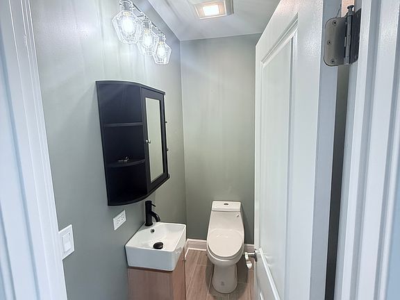 4th image of 5707 N Christiana Ave APT 2