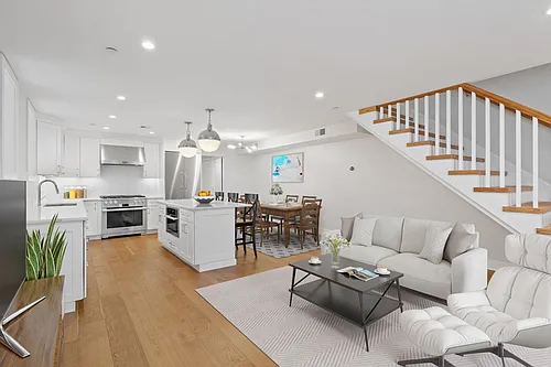 386 Windsor St #1 Photo 1